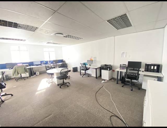117M² OFFICE TO LET IN STEENBERG
